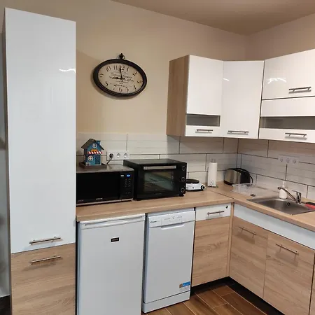 Bee Apartman *