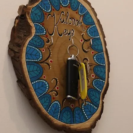 Bee *